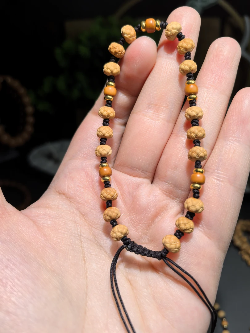 0.7核尖莲花手串橄榄核雕刻