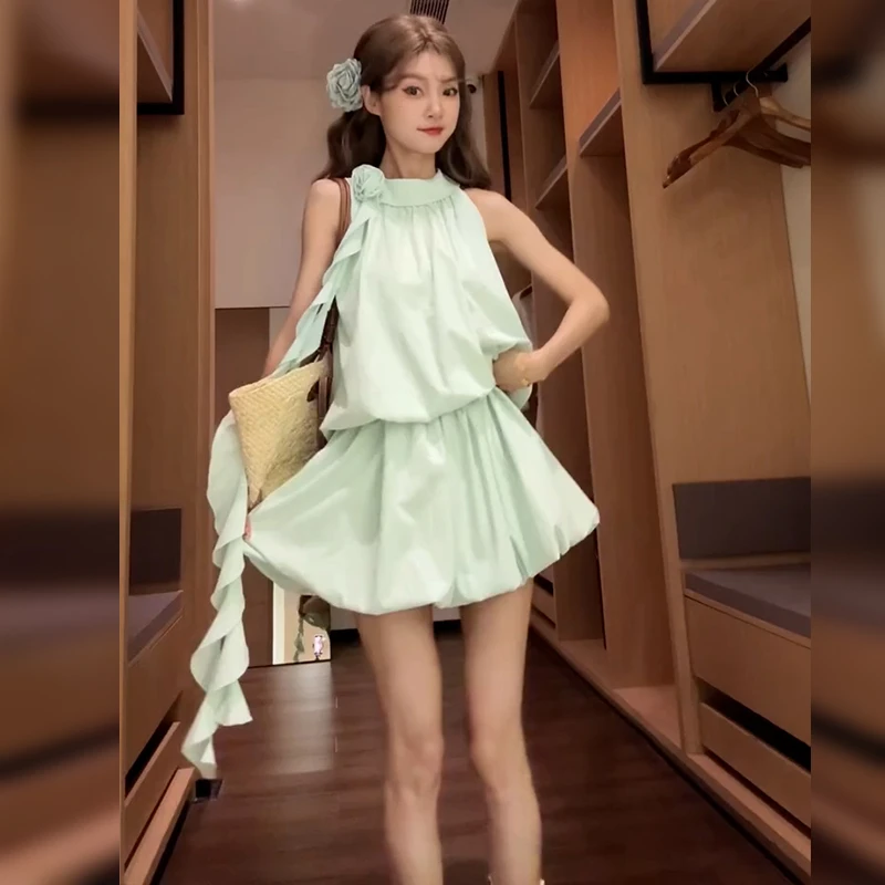 2025新款小个子法式绿色挂脖吊带连衣裙子女夏季气质花苞短裙套装