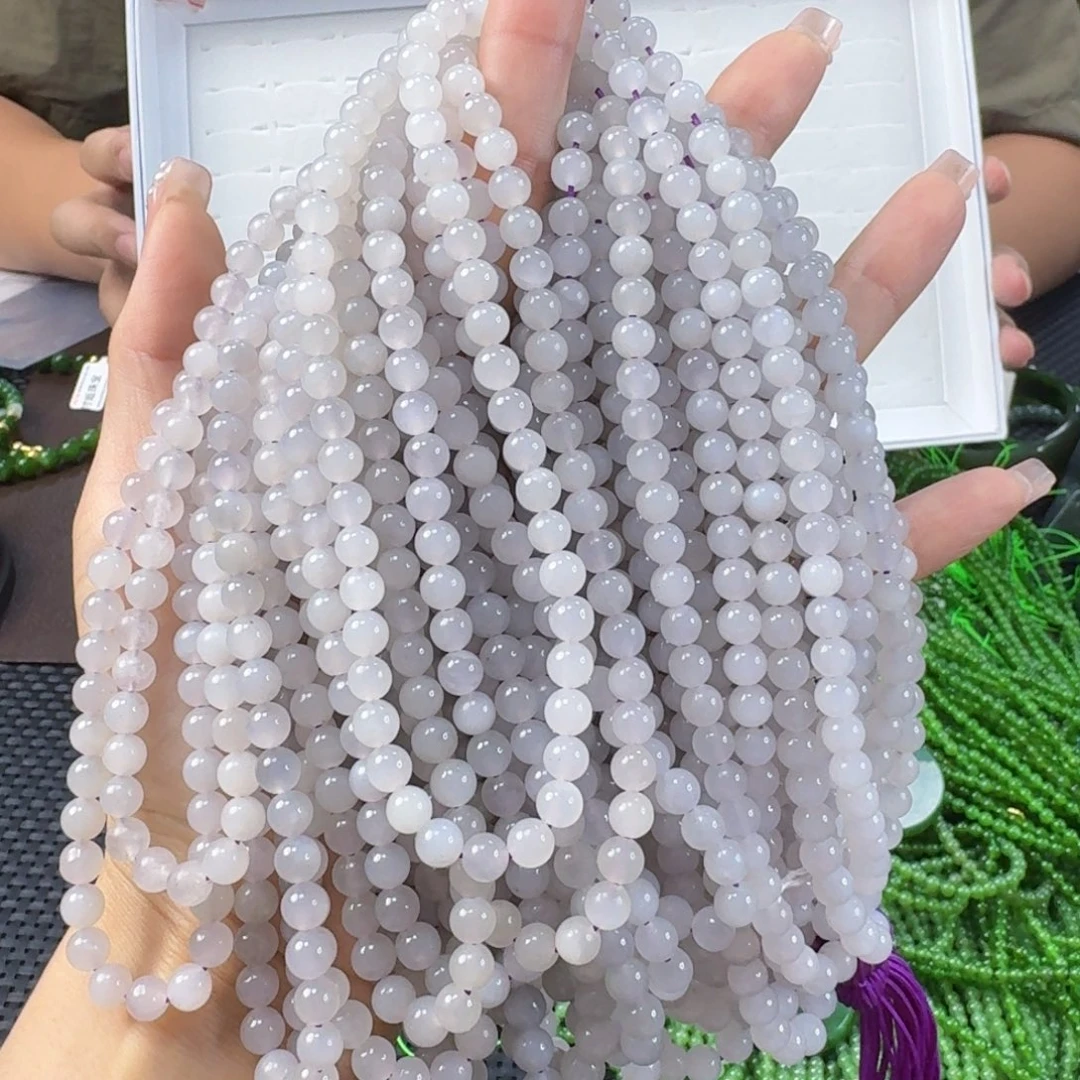 和田玉未镶嵌颈饰发其一