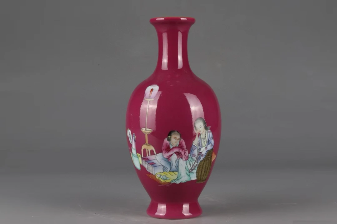 粉彩胭脂红描金仕女图观音瓶 规格：高12cm  口径5.4cm