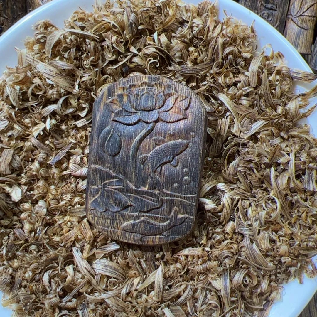 沉香碎屑沉香绿棋雕刻9.7克