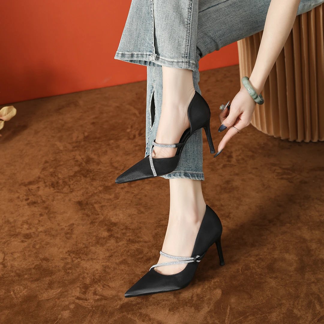 春夏款气质绝美紫色高跟鞋女高级感一字带水钻细高跟侧空凉鞋尖头