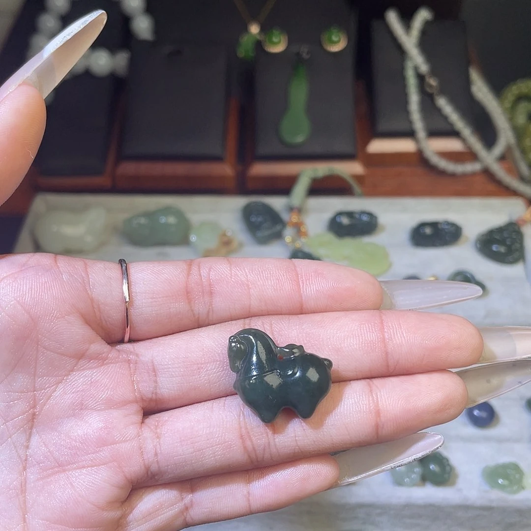 颈饰未镶嵌和田玉