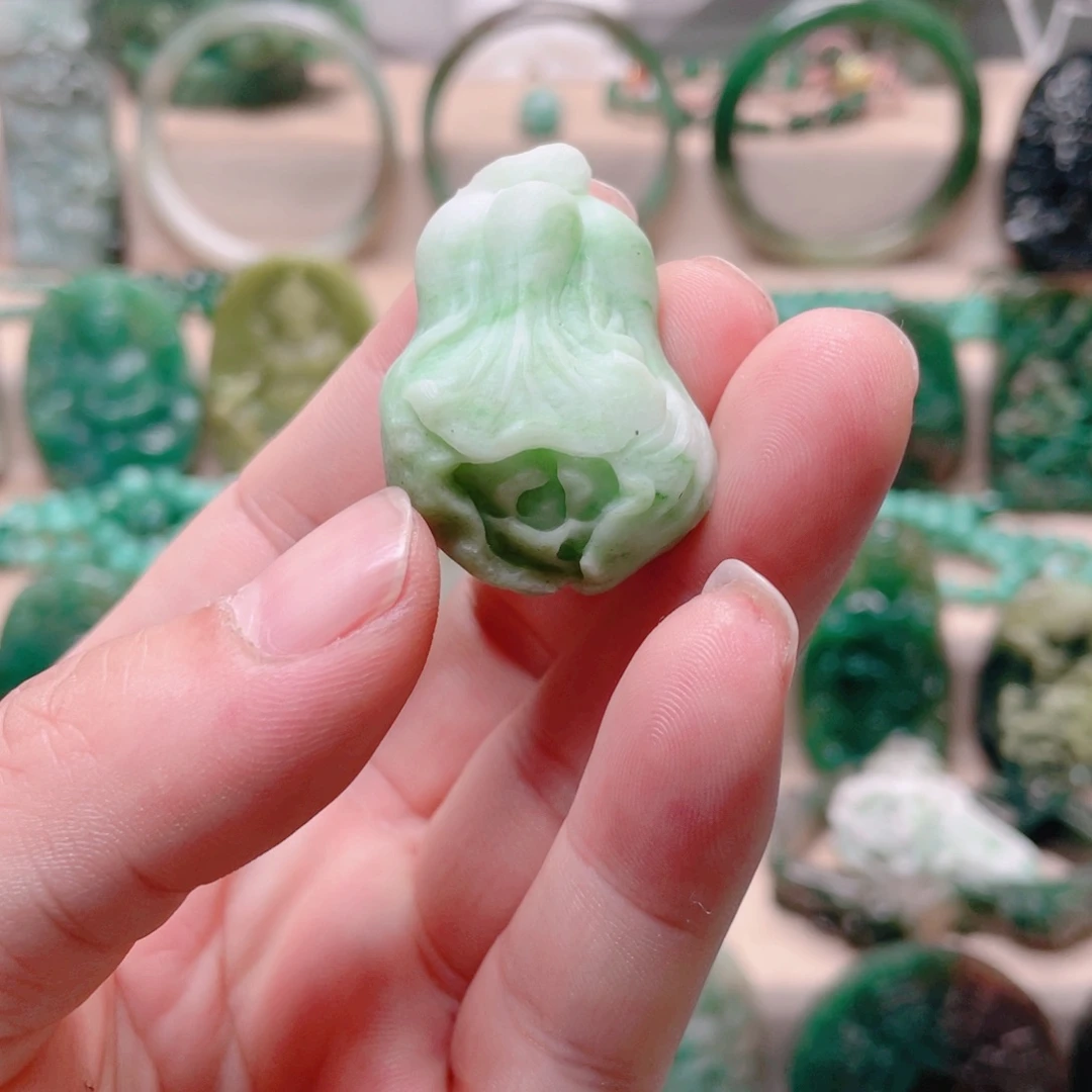 独山玉未镶嵌颈饰