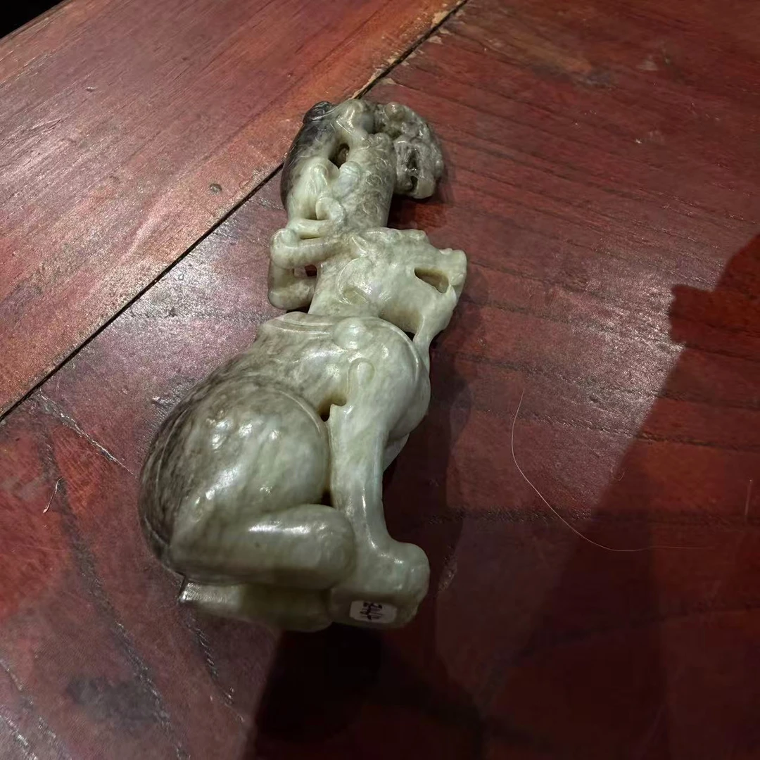 旧藏和田玉瑞兽把件