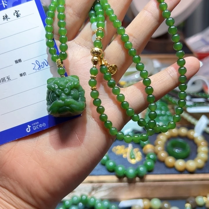 颈饰未镶嵌和田玉