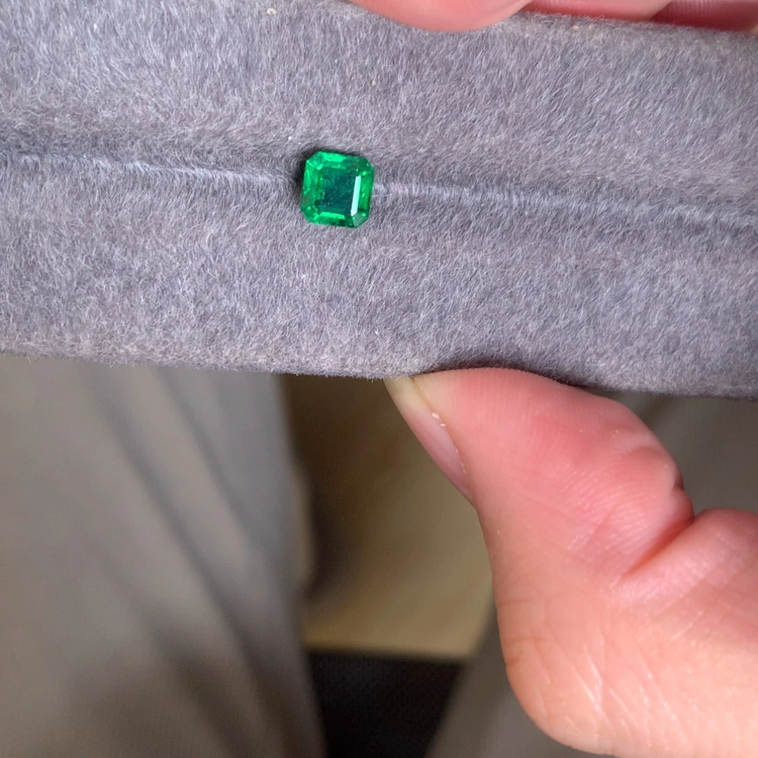 祖母绿裸石1.02 哥伦比亚 木佐