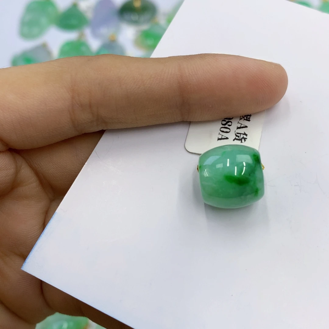 …***…翡翠未镶嵌颈饰翡翠