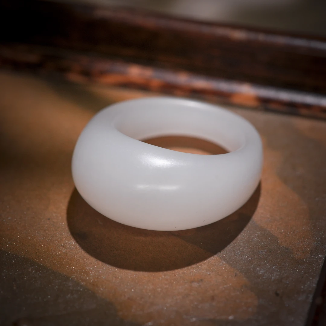 云诺·典藏级和田玉羊脂级老料指环AJ0545尺寸约11*8.8mm