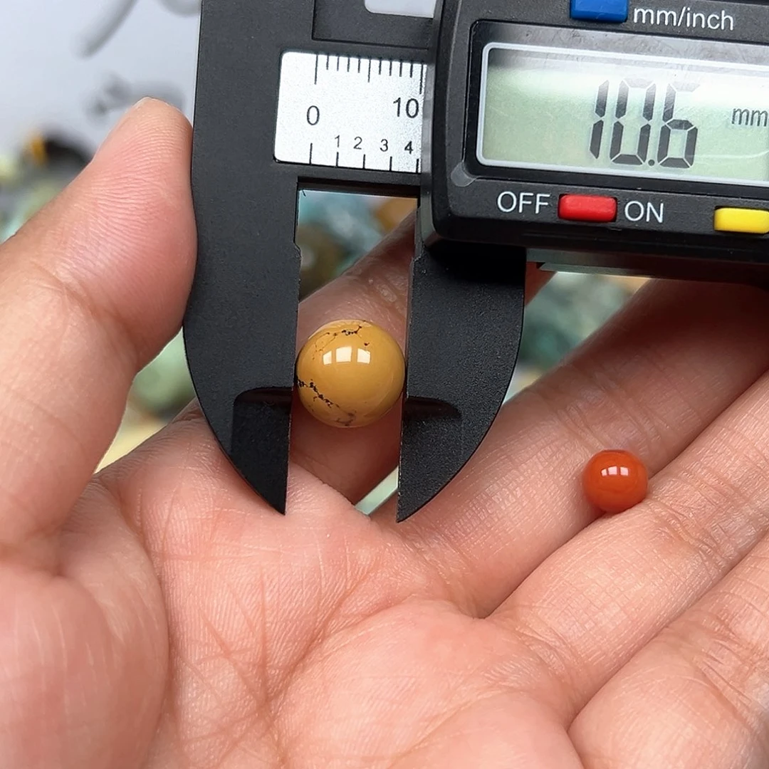 南红玛瑙未镶嵌珠宝奇石
