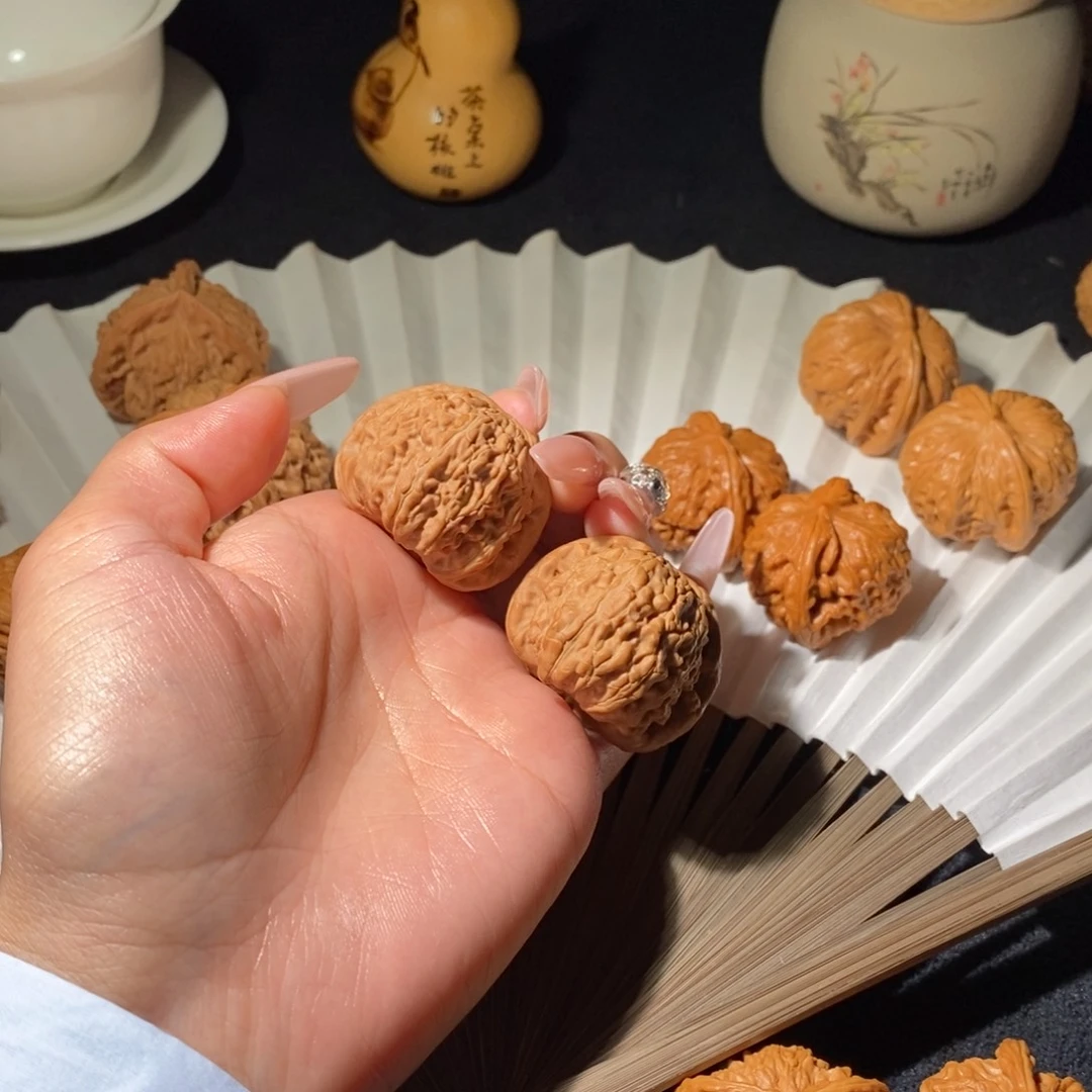 文玩核桃吊坠白狮子37