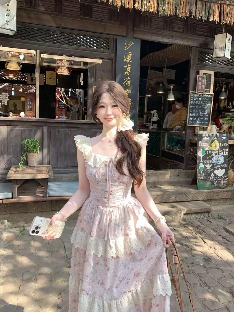 法式甜美收腰碎花小飞袖蛋糕裙度假风公主连衣裙