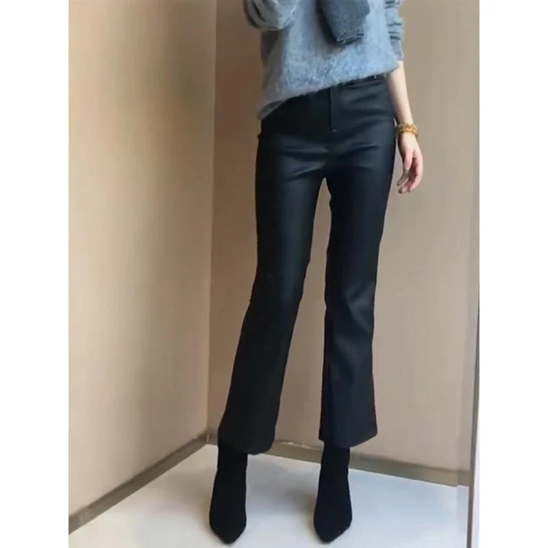 黑色微喇皮裤女2025年春季新款梨形身材小个子大码显瘦九分休闲裤