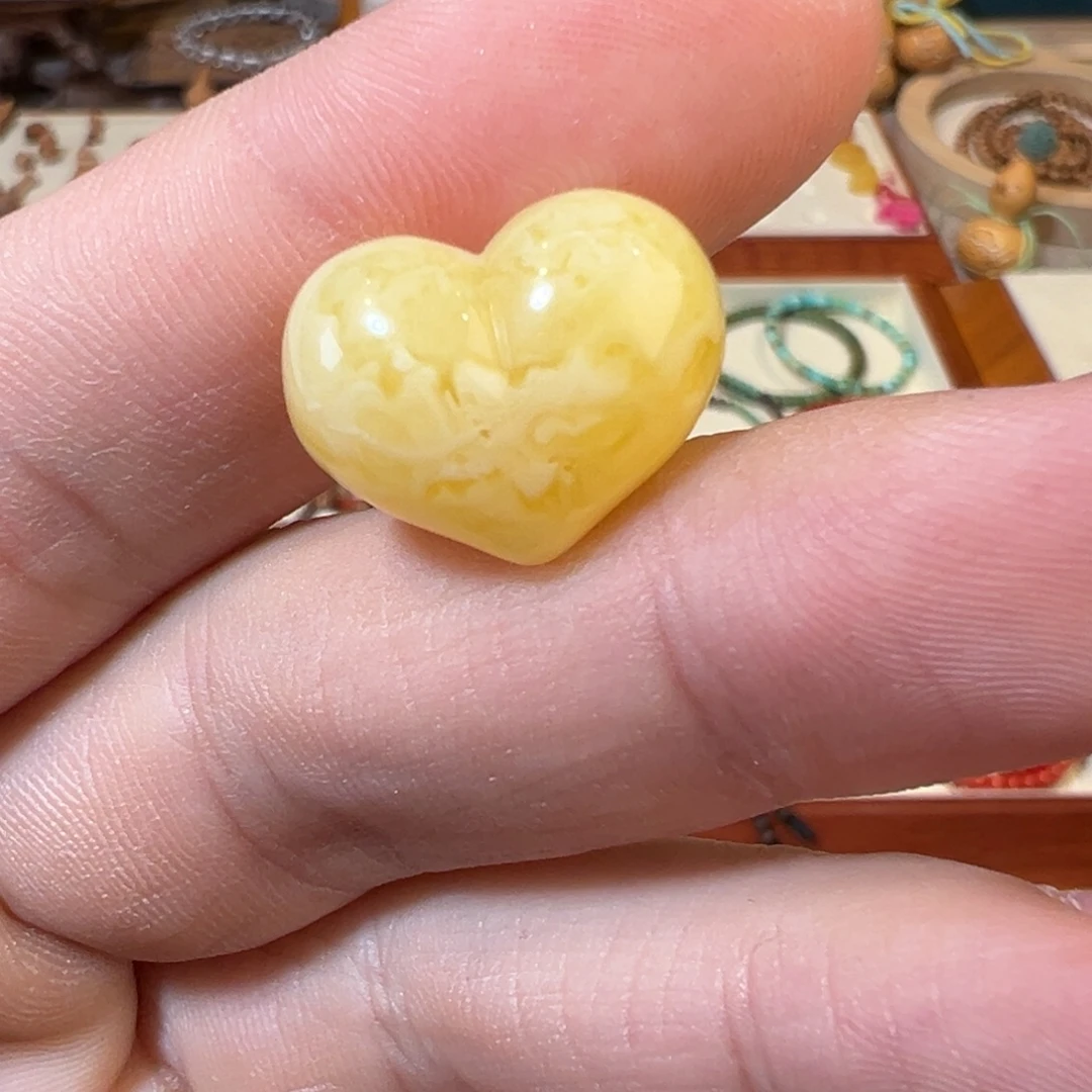 蜜蜡未镶嵌裸石屁桃爱心配饰