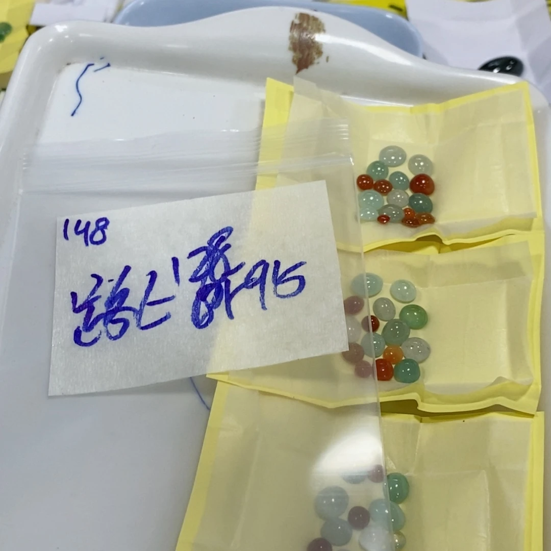 路***上未镶嵌定制翡翠我