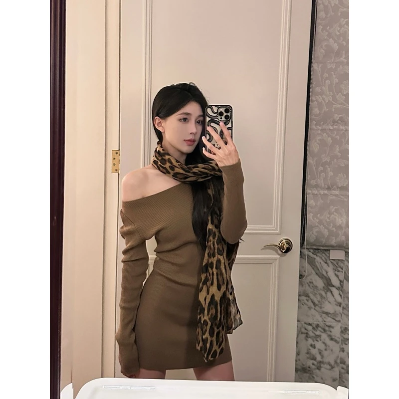 纯欲性感斜肩针织连衣裙女秋高级感小个子名媛修身显瘦内搭包臀裙