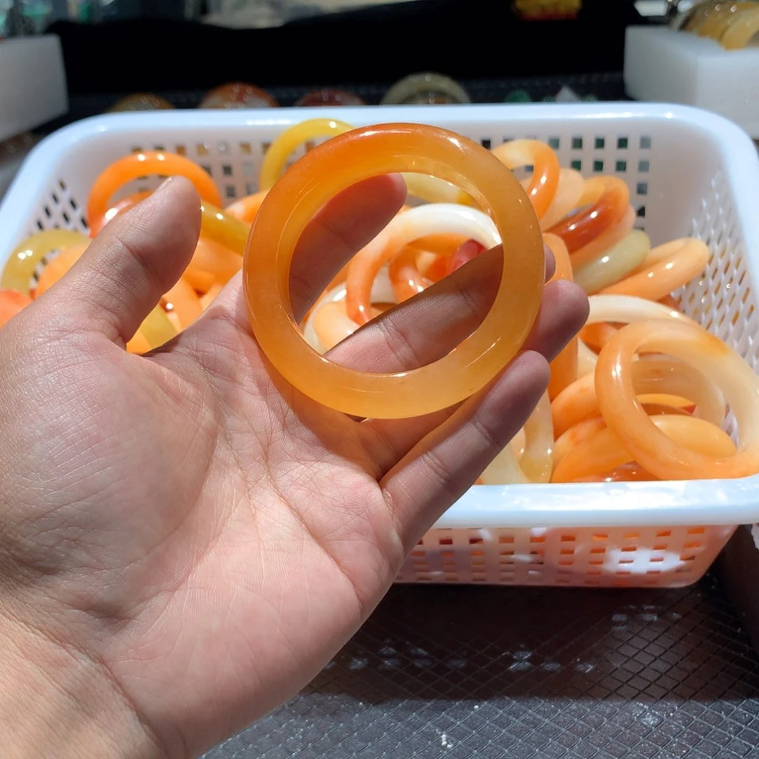 未镶嵌手镯石英质玉迟***春