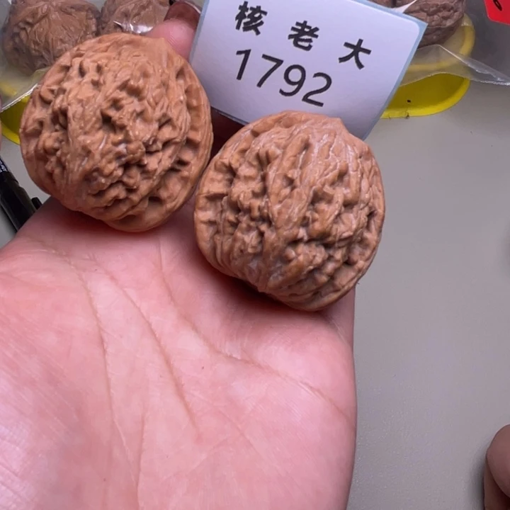 文玩核桃把件虎头