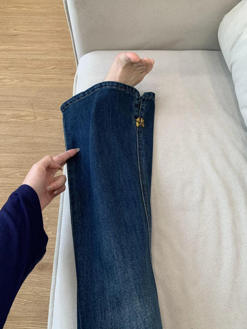 设计感开叉微喇叭牛仔裤女秋冬时尚新款复古蓝高腰修身显瘦马蹄裤