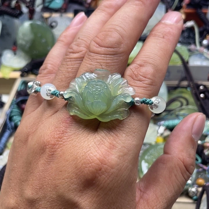 清***儿蛇纹石玉合金颈饰