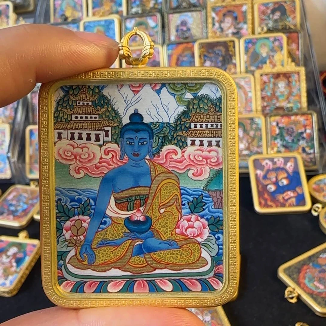 吊坠大**。药师佛热贡唐卡