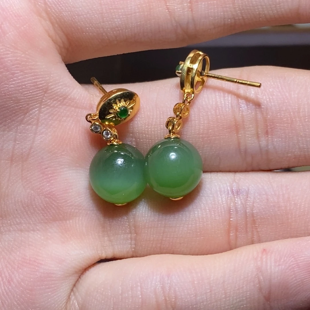 颈饰18K金镶嵌和田玉宝**仔一对耳坠