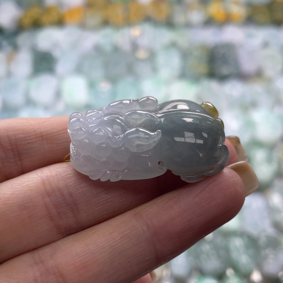 翡翠未镶嵌颈饰貔貅