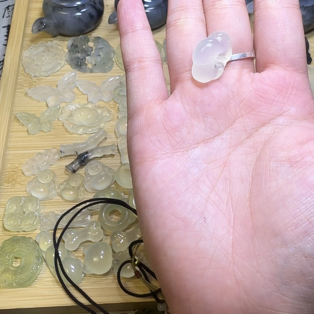 䁼***合金蛇纹石玉颈饰