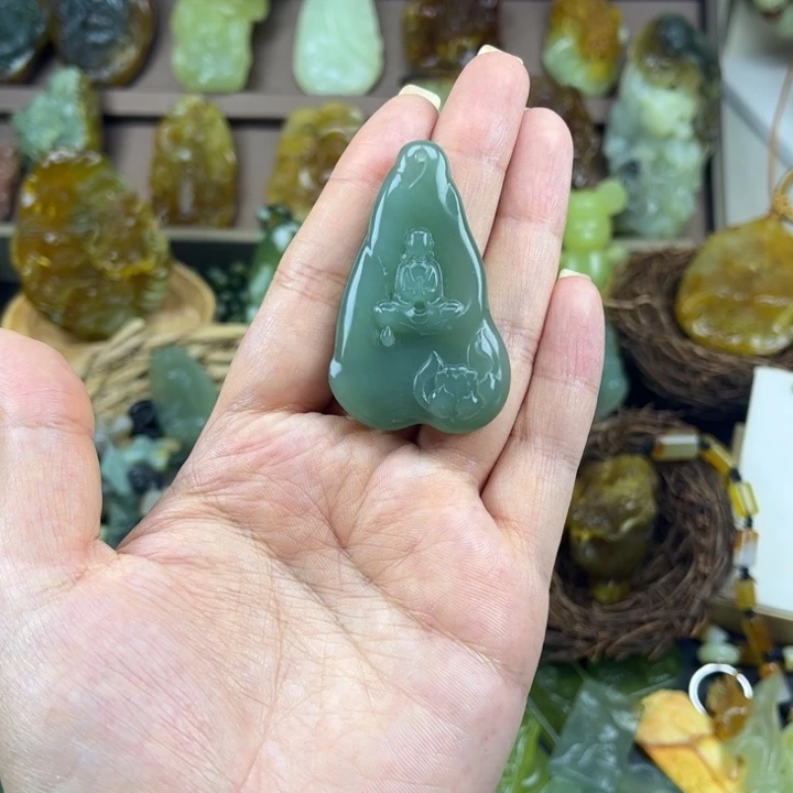 蛇纹石玉未镶嵌颈饰