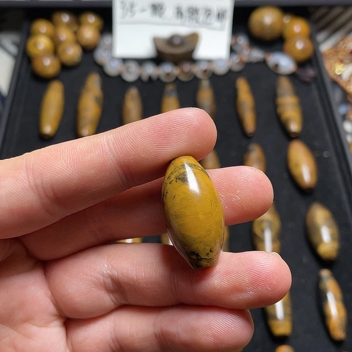 玛瑙/玉髓颈饰未镶嵌壶*