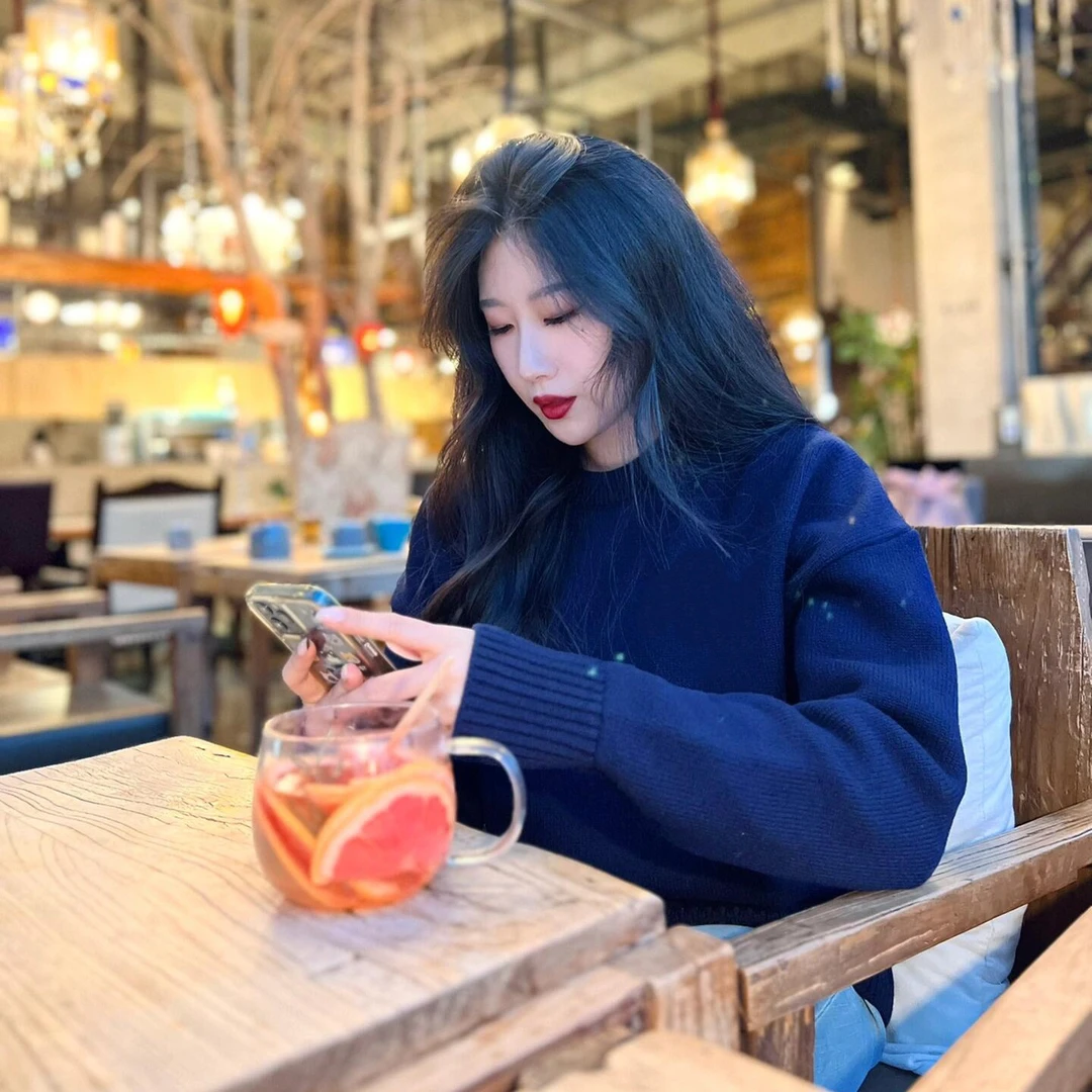 韩系秋冬休闲蓝色软糯正肩长袖针织打底小衫女装洋气高贵时髦气质