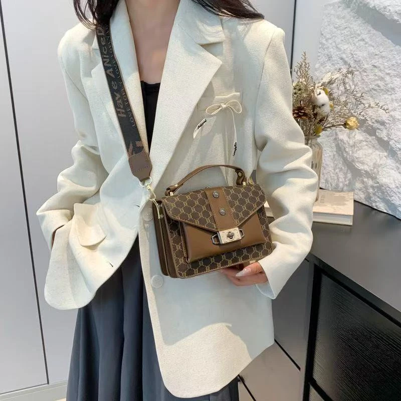 高级气质女包新款多层百搭洋气单肩手提复古时尚斜挎包肩带小方包