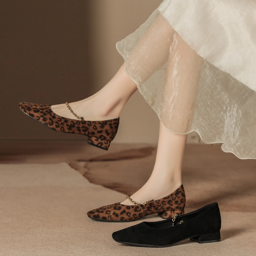 2CM一字带金属链豹纹低跟绒面女鞋方头软底玛丽珍淑女单鞋女