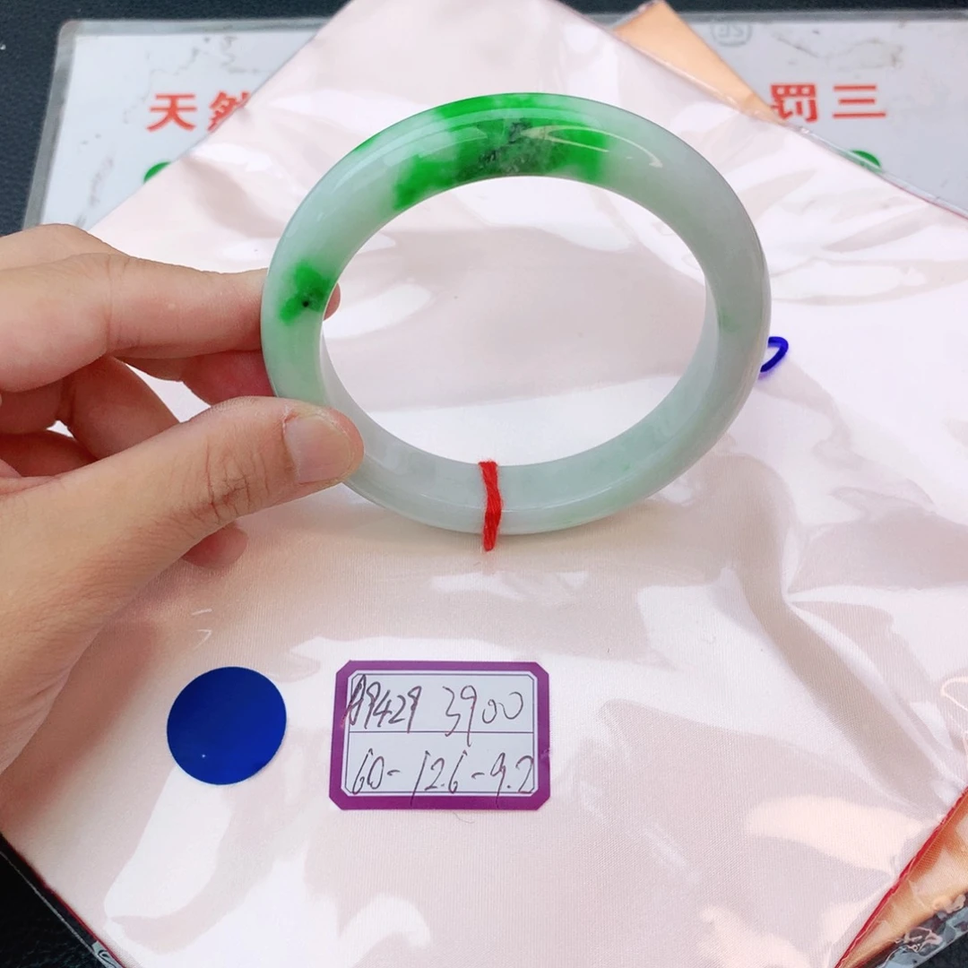 翡翠手镯未镶嵌我