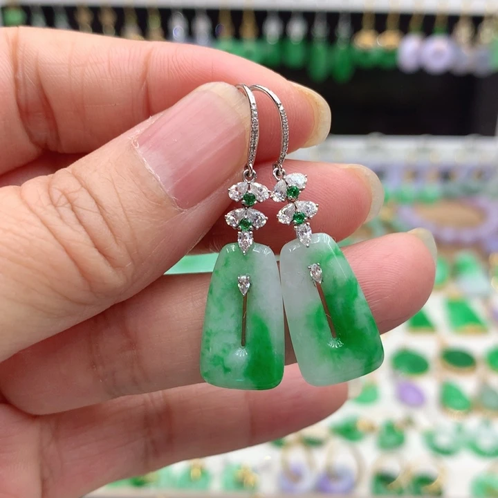 翡翠18K金镶嵌耳饰