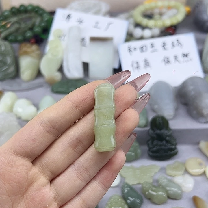 颈饰未镶嵌和田玉