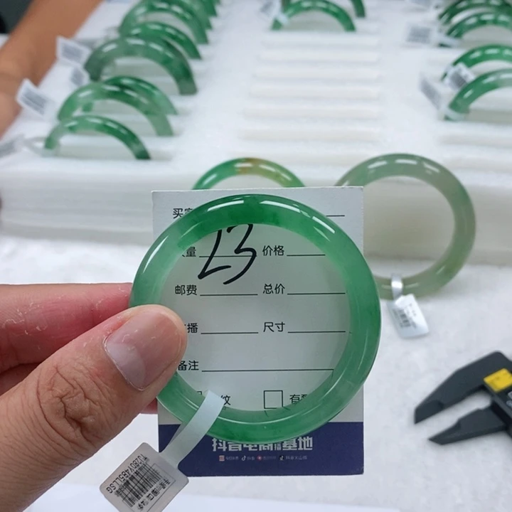 石英质玉未镶嵌手镯