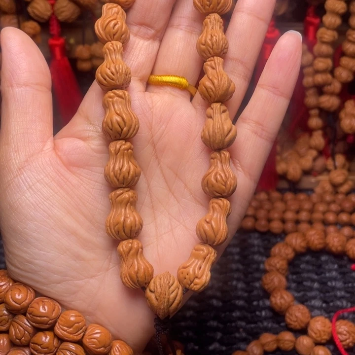 木质类龙纹桃枭挂件