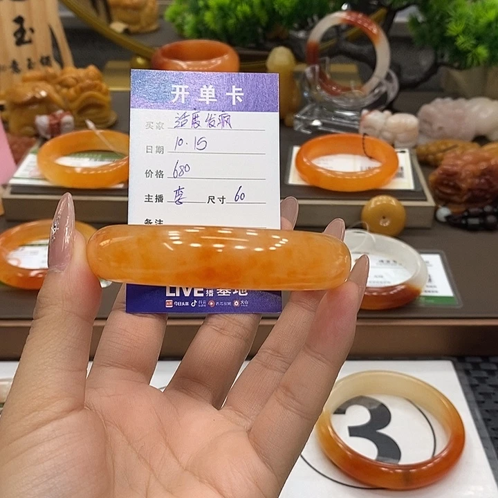 未镶嵌手镯石英质玉适**疯