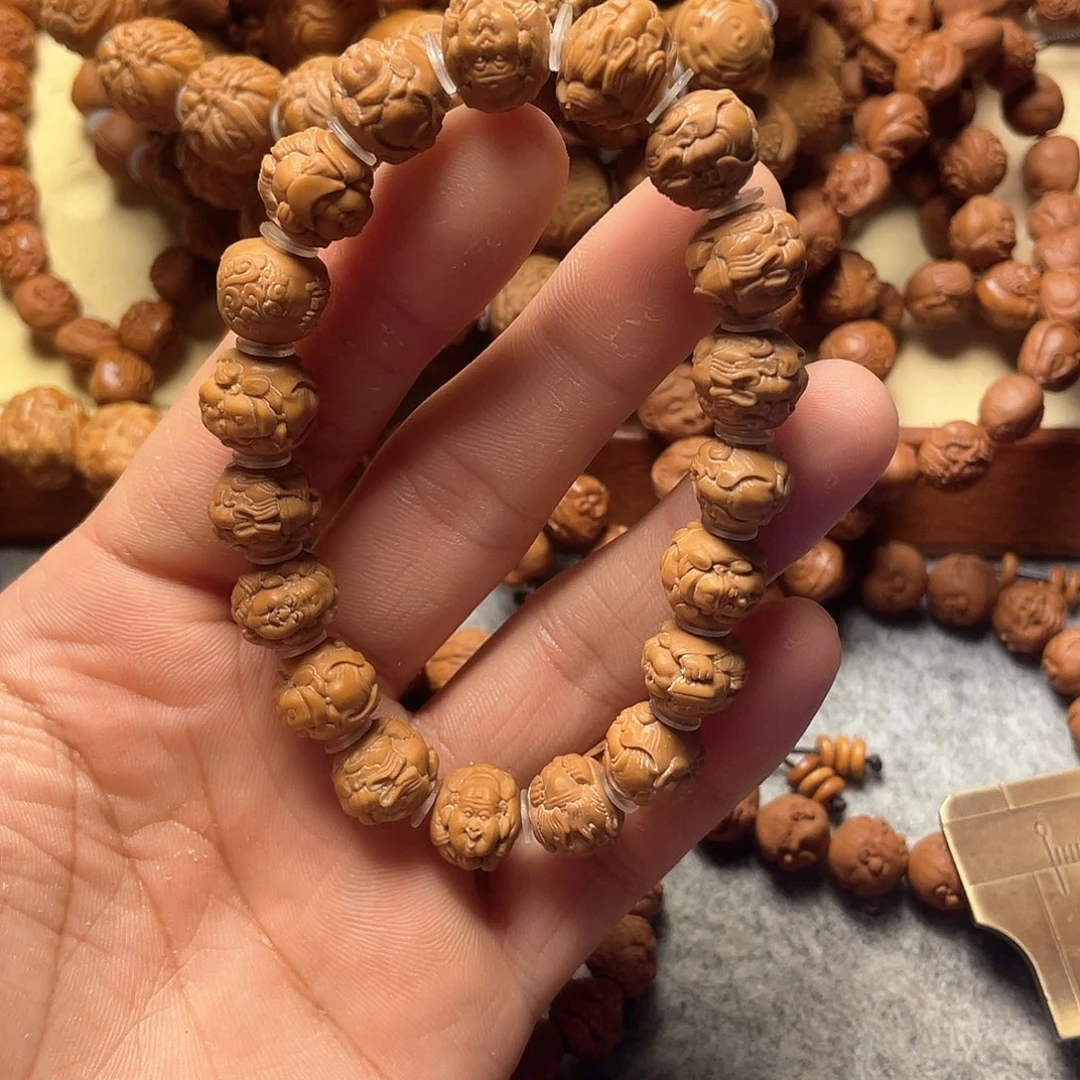 L**.猴头核桃雕刻横财神