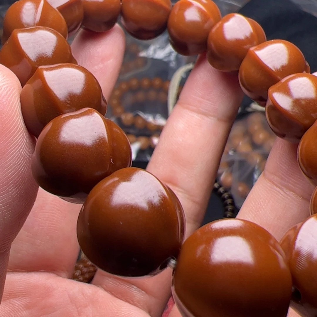 吊坠猴头核桃雨天