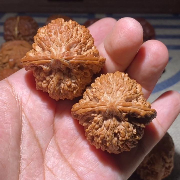 奥****把件文玩核桃核桃