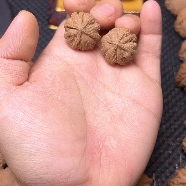 文玩核桃吊坠四棱