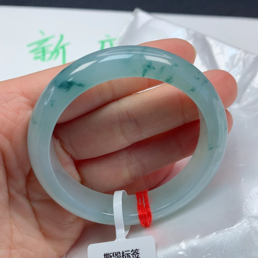 翡翠手镯未镶嵌52圈