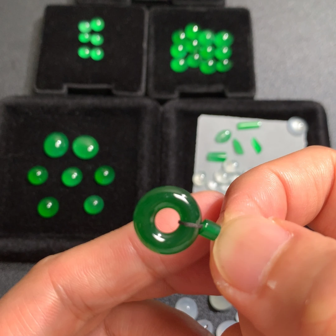 炀***杰翡翠散珠裸石甜甜圈