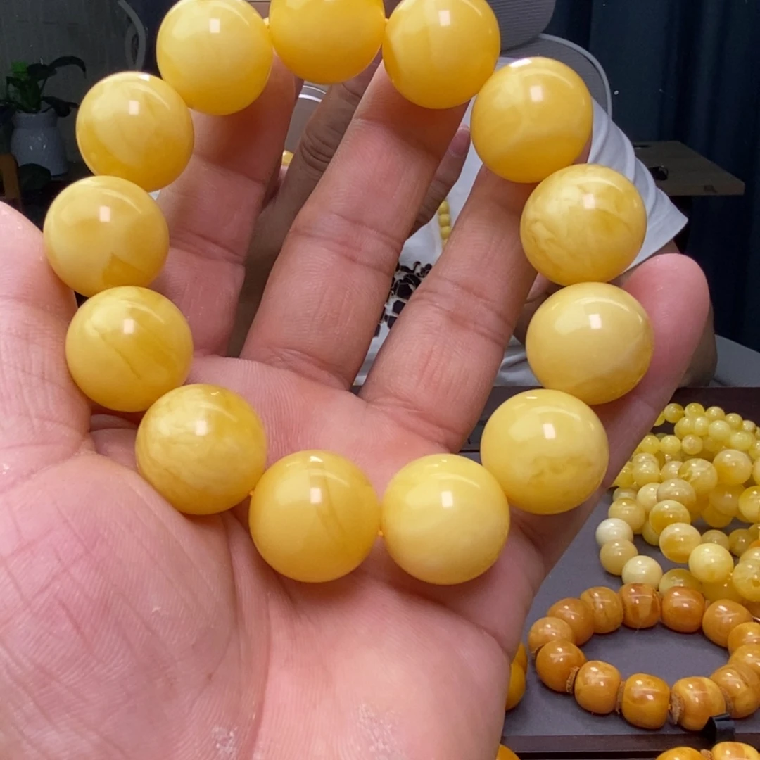 北***幕蜜蜡未镶嵌珠宝奇石