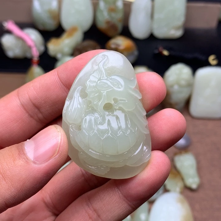 和田玉（糖玉）未镶嵌颈饰