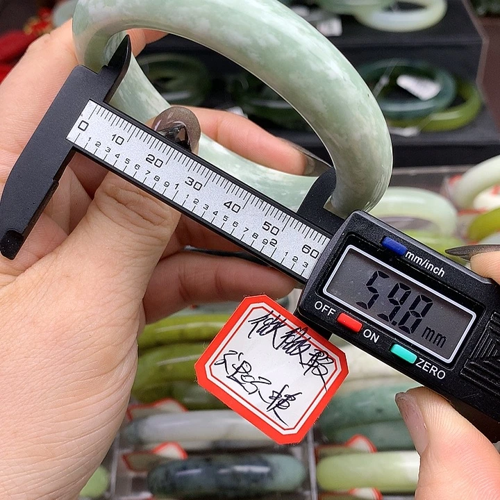 蛇纹石玉手镯未镶嵌261