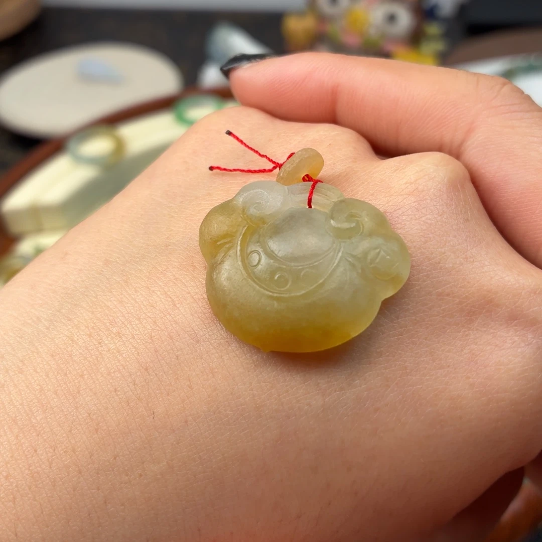 定制翡翠未镶嵌如意
