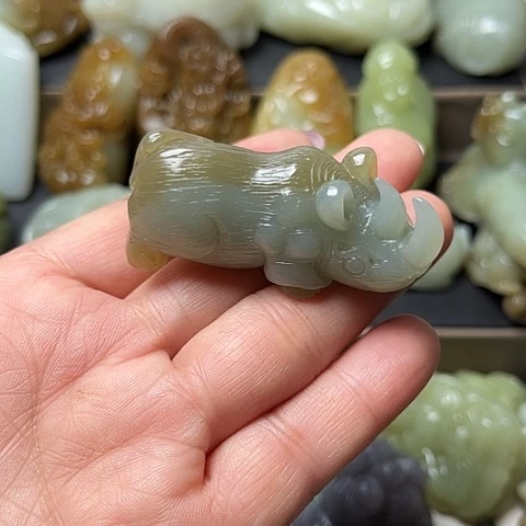 颈饰未镶嵌和田玉